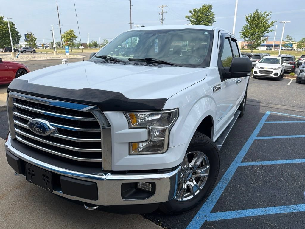 Used 2016 Blue Ford XLT image 3