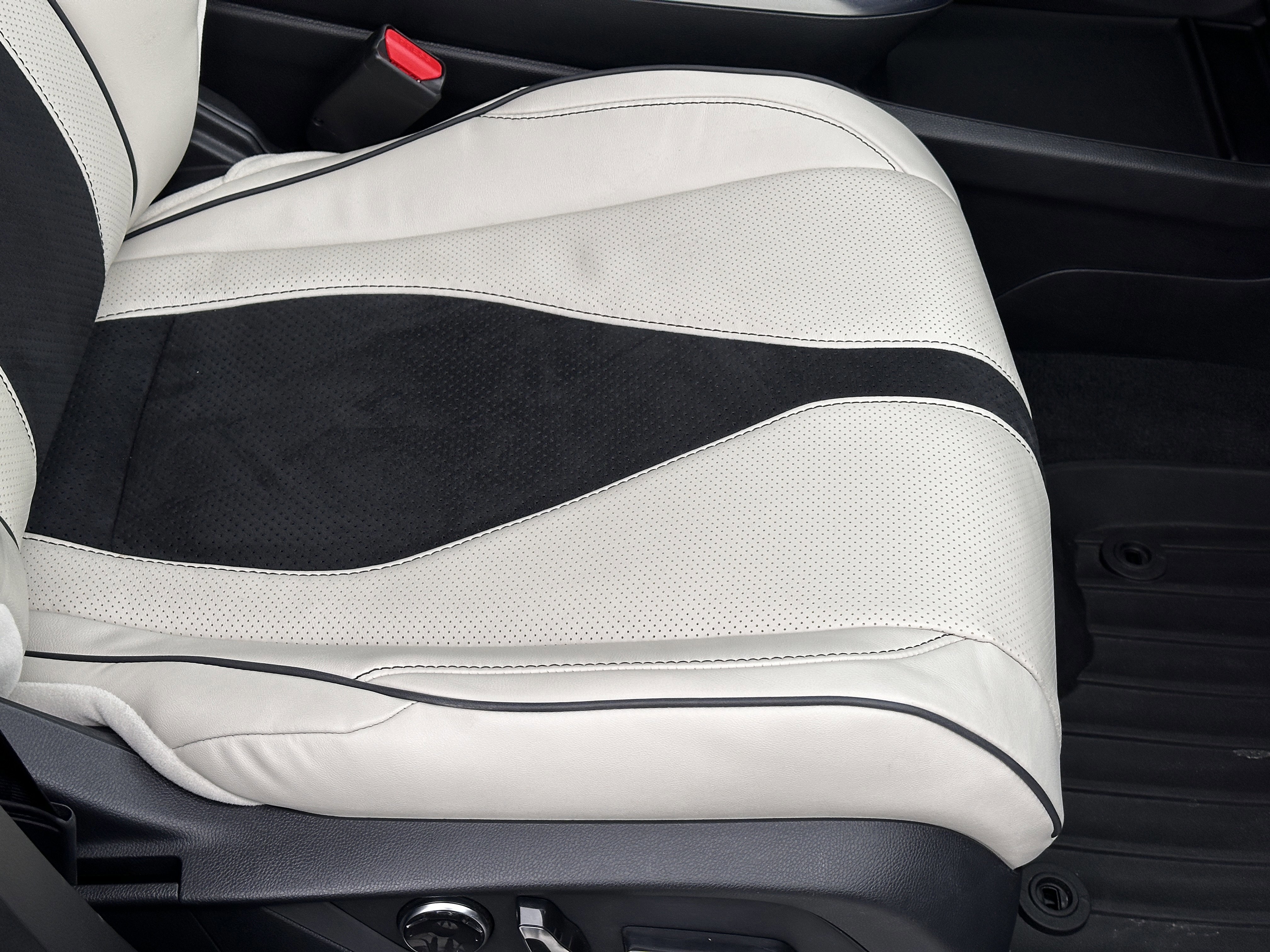 Used 2025 Liquid Carbon Metallic Acura SH-AWD TECH image 33