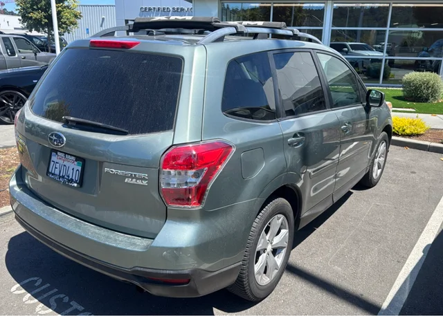 Used 2015 Green Subaru 2.5i Premium image 3