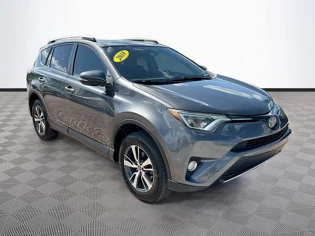Used 2018 Gray Toyota XLE image 3