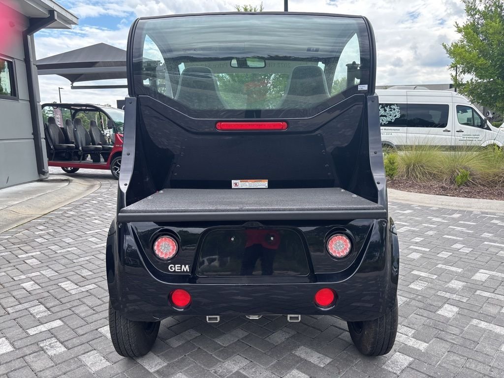 Used 2022 Black POLARIS ELECTRIC image 3