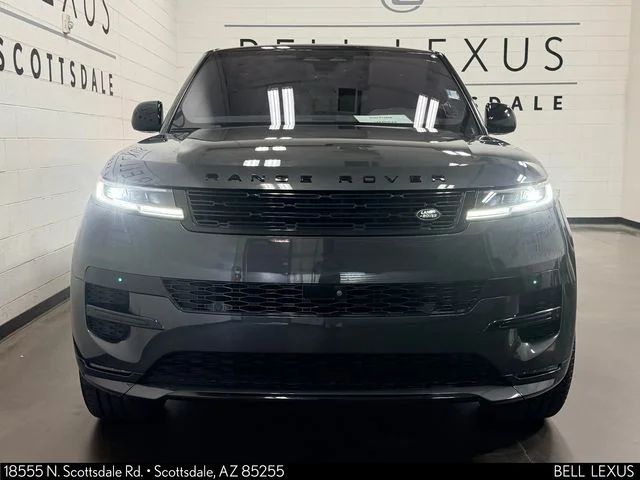 Used 2023  Land Rover SE Dynamic image 9