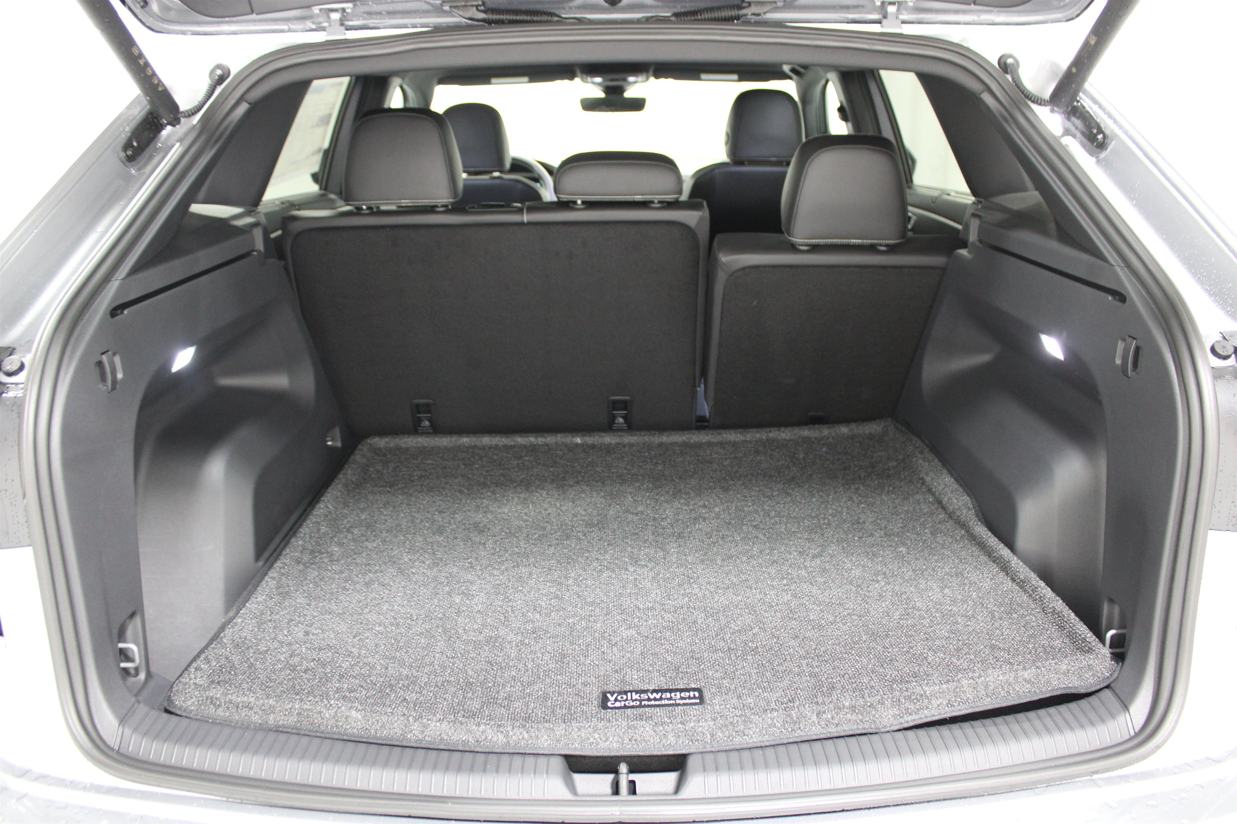 New 2026 Silver Mist Metallic Volkswagen 2.0T SE w/Technology image 21