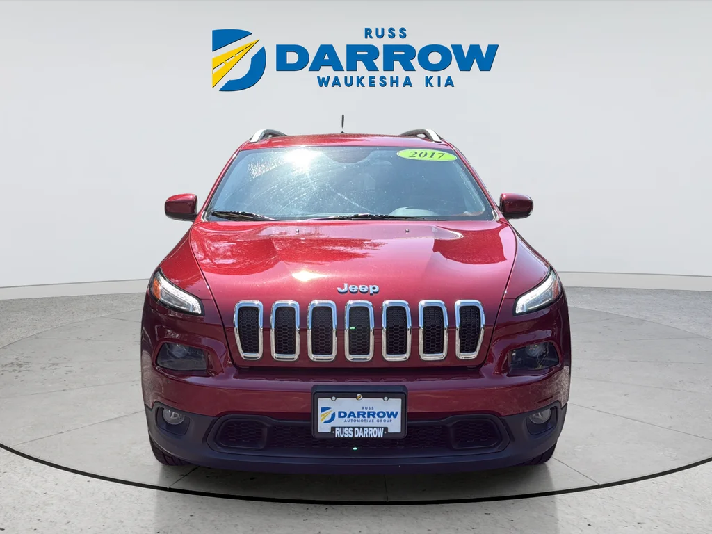 Used 2017 Red Jeep Latitude image 8