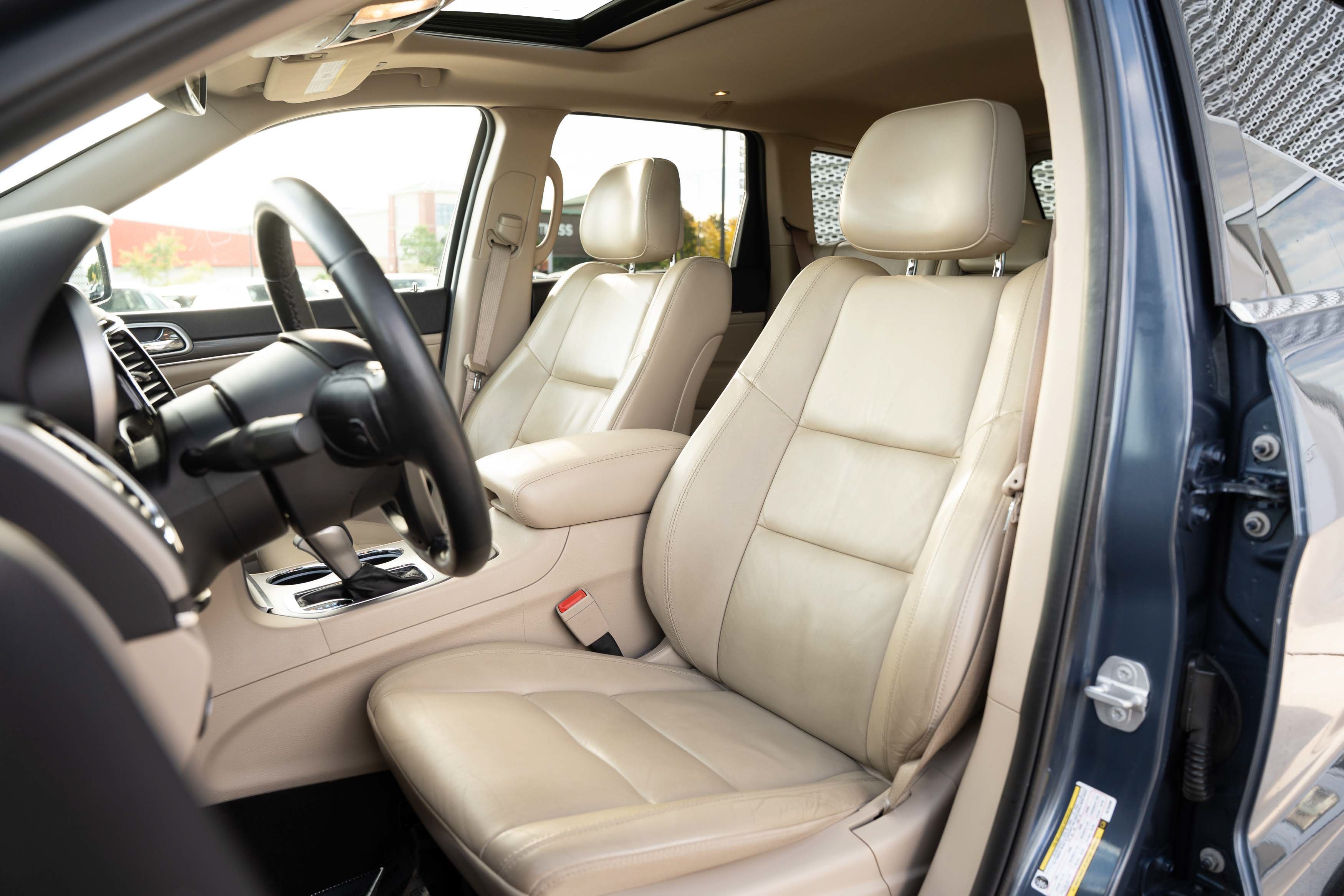 Used 2019 Slate Blue Pearlcoat Jeep Limited image 18