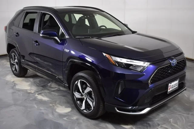 Used 2024  Toyota SE image 11