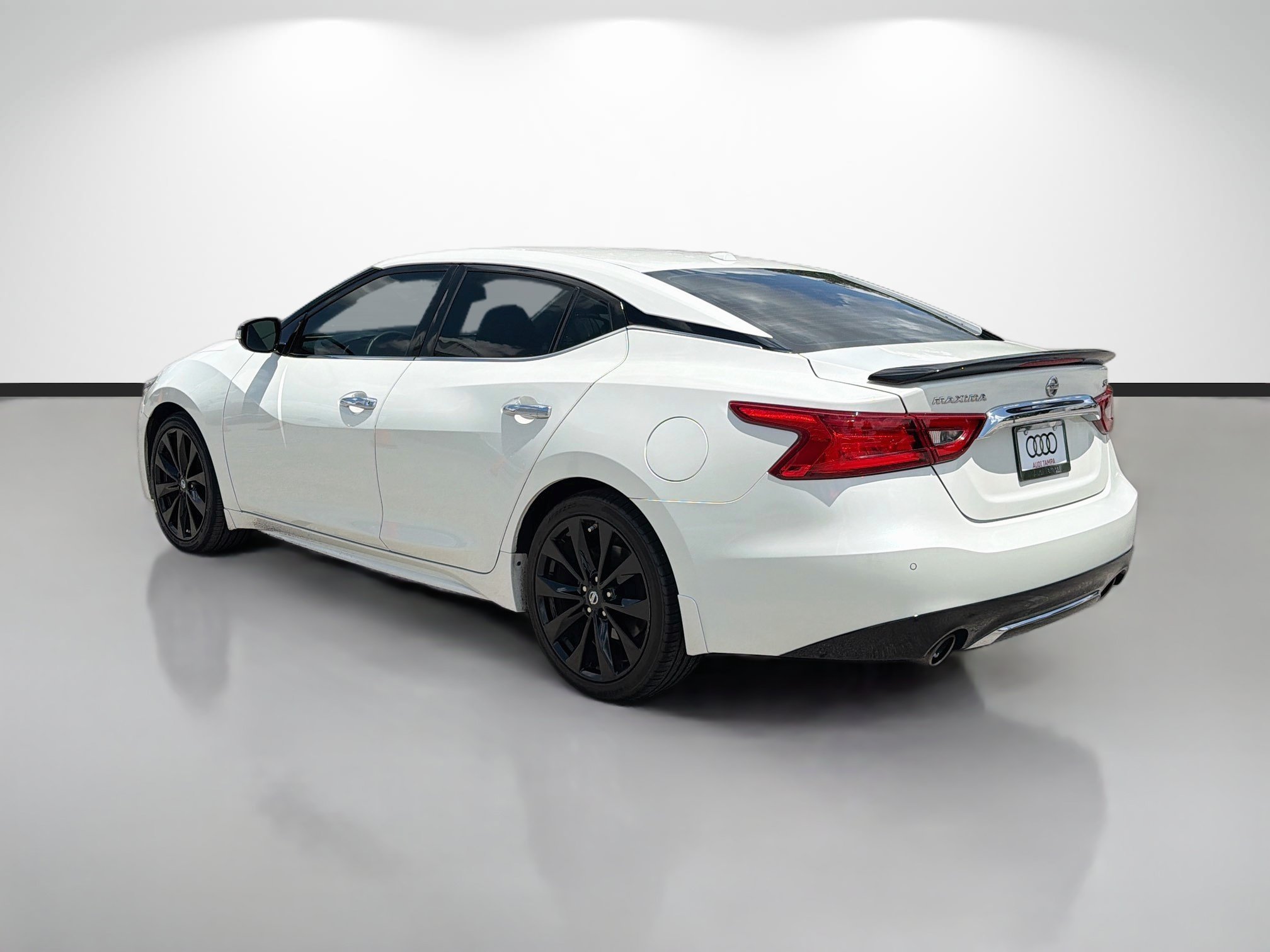 Used 2017 Pearl White Nissan SR image 5