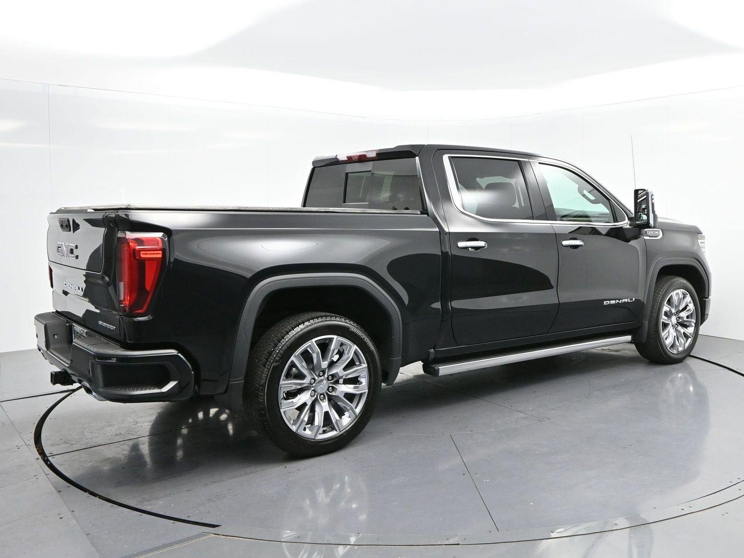 Used 2025 Onyx Black GMC Denali image 7