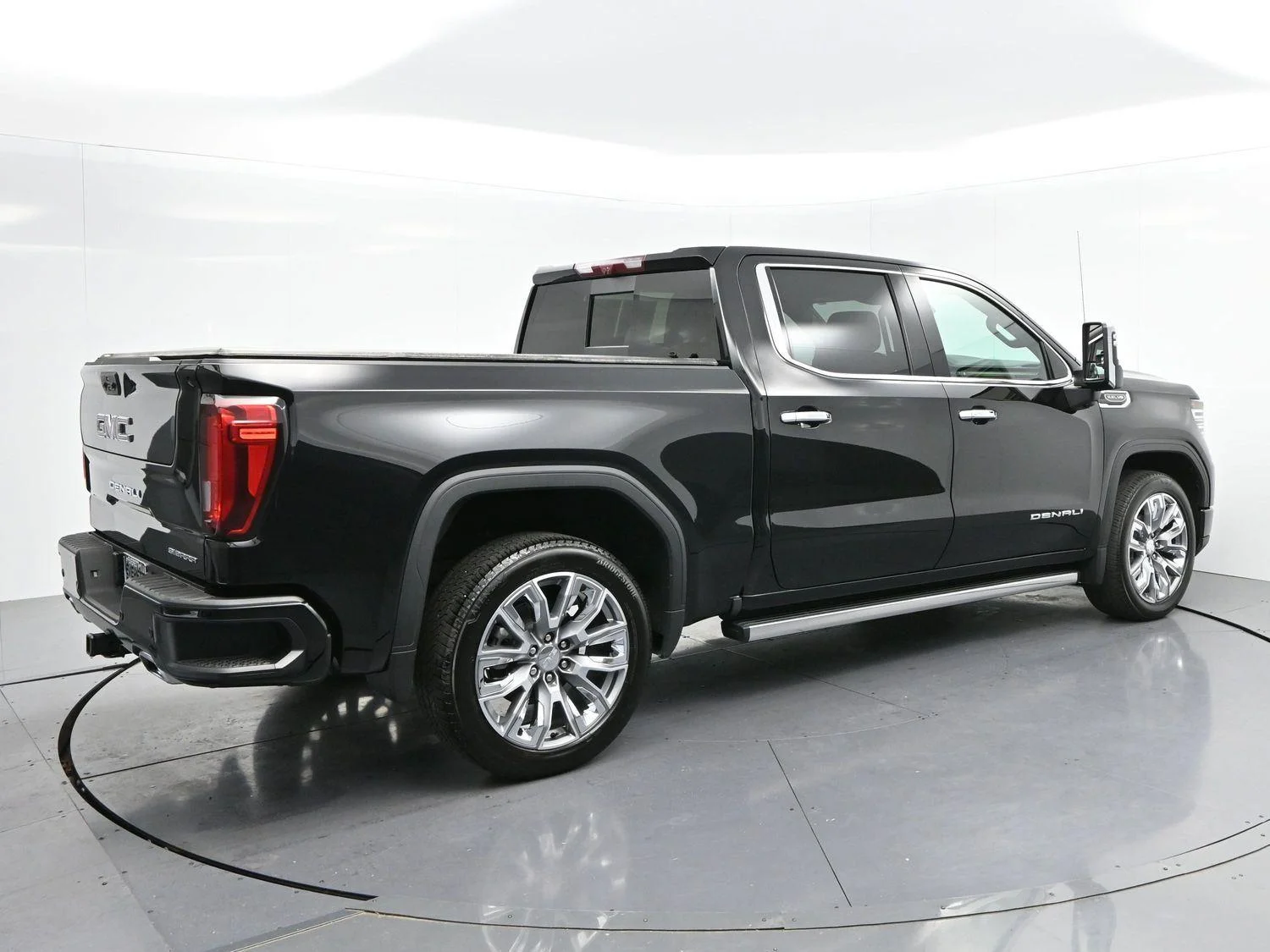 Used 2025 Onyx Black GMC Denali image 7