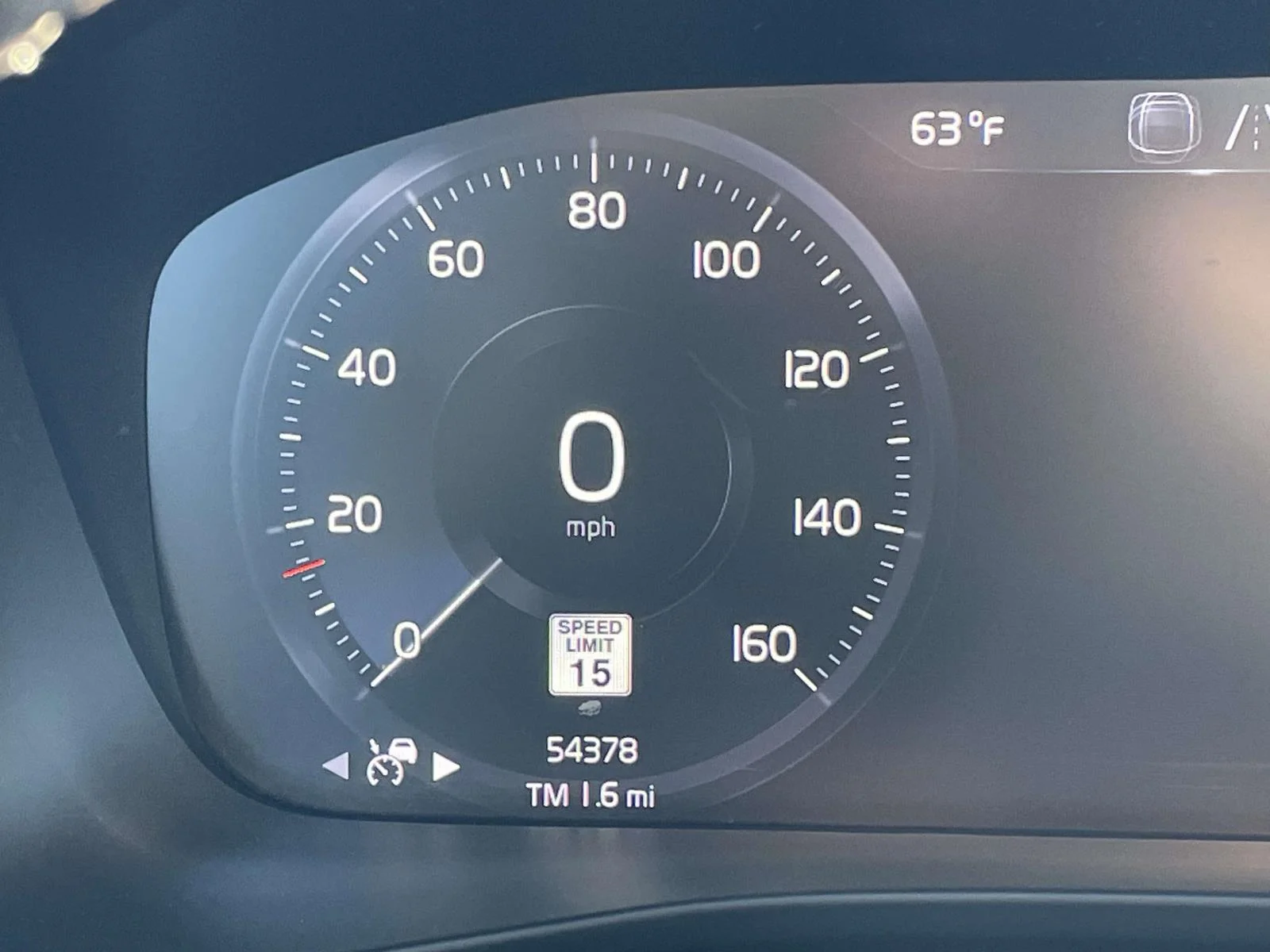 Used 2021  Volvo R-Design image 15