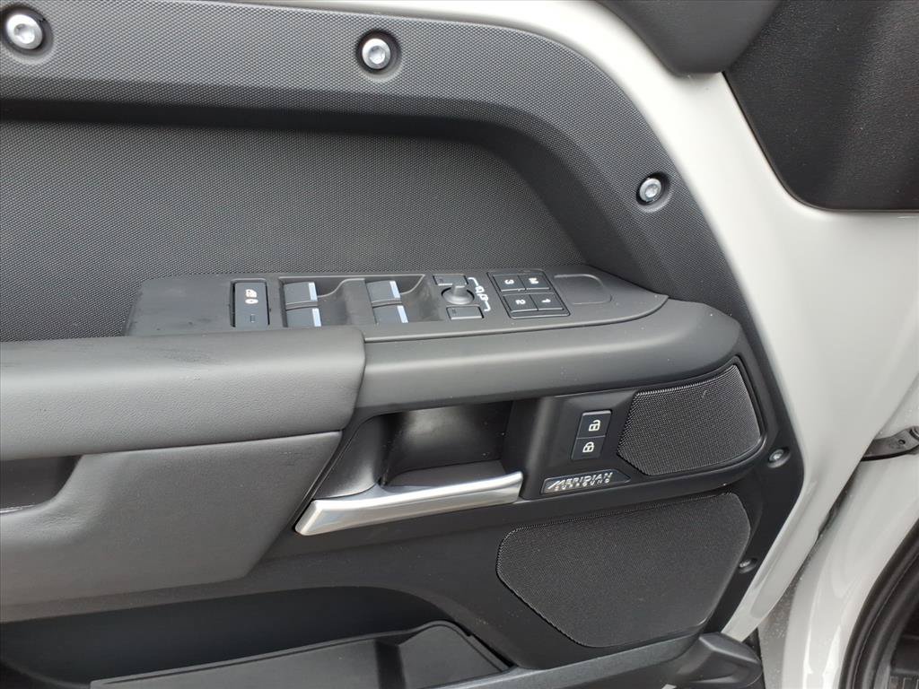 2026 Land Rover Defender X-Dynamic SE - Photo 14