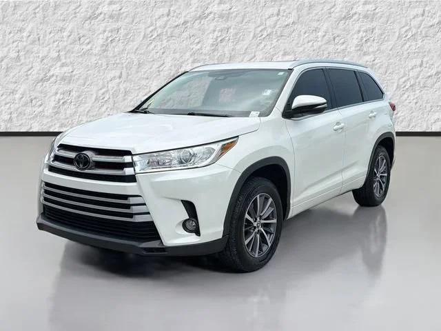Used 2018 Blizzard Pearl Toyota XLE image 7