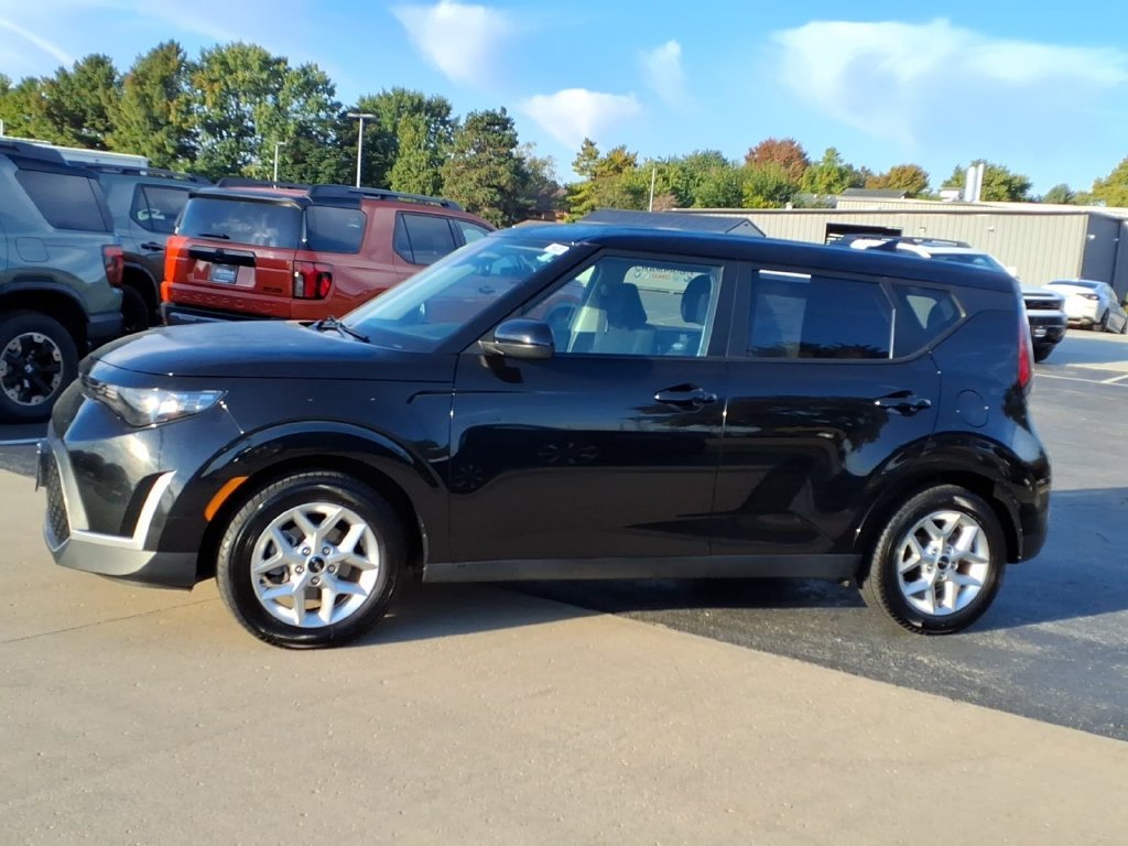 Used 2023 Kia Soul S with VIN KNDJ23AUXP7838393 for sale in Savoy, IL