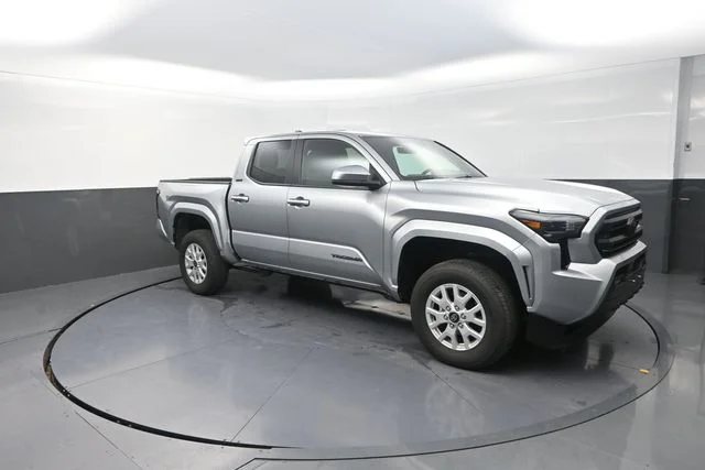 Used 2025 Silver Toyota SR5 image 28