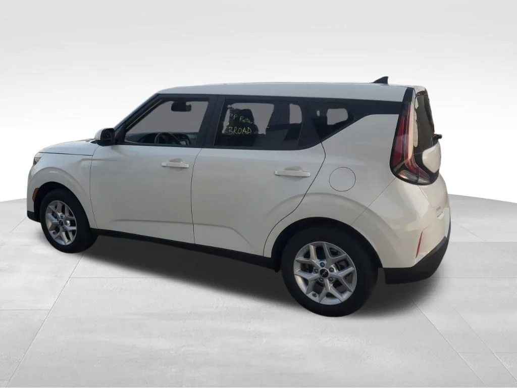Used 2025 White Kia LX image 3