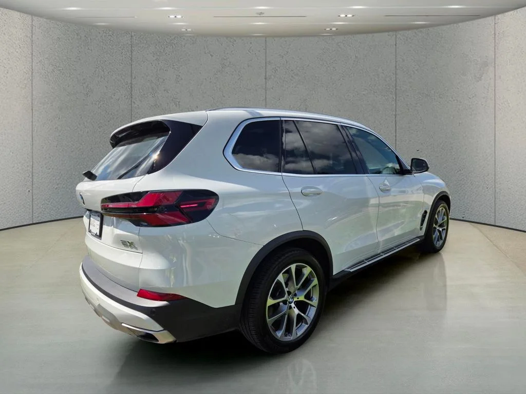 Used 2026 White BMW xDrive40i image 5