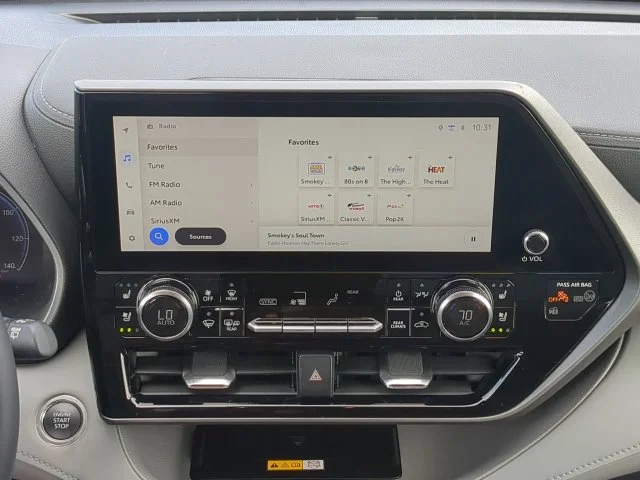 Used 2024  Toyota Limited image 21