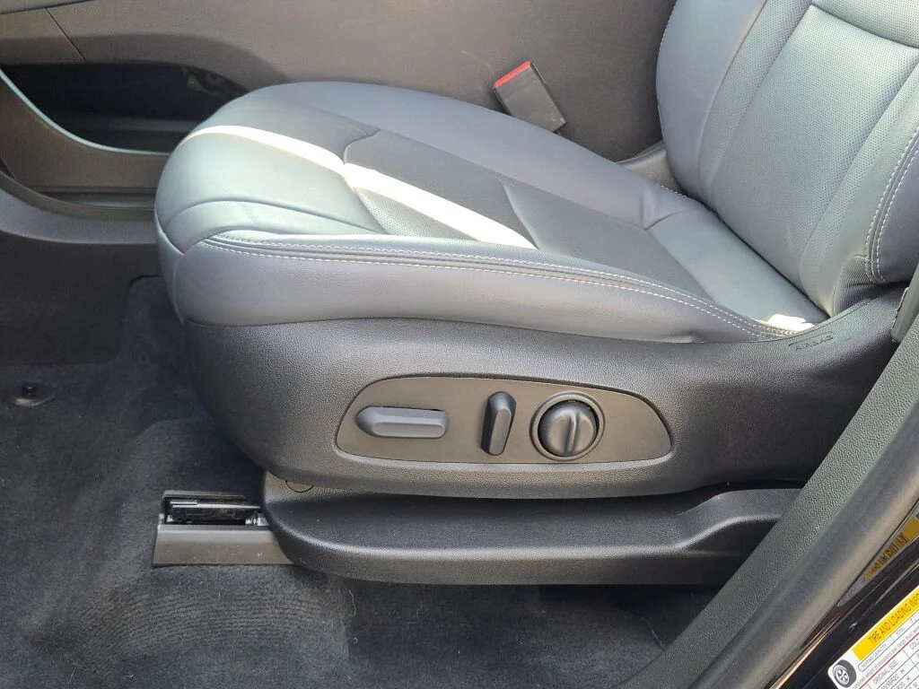 Used 2024 Black Buick Essence image 26