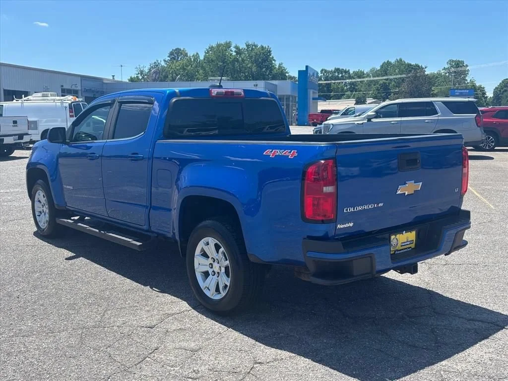 Used 2018 KINETIC BLUE METALLIC Chevrolet 4WD LT image 24