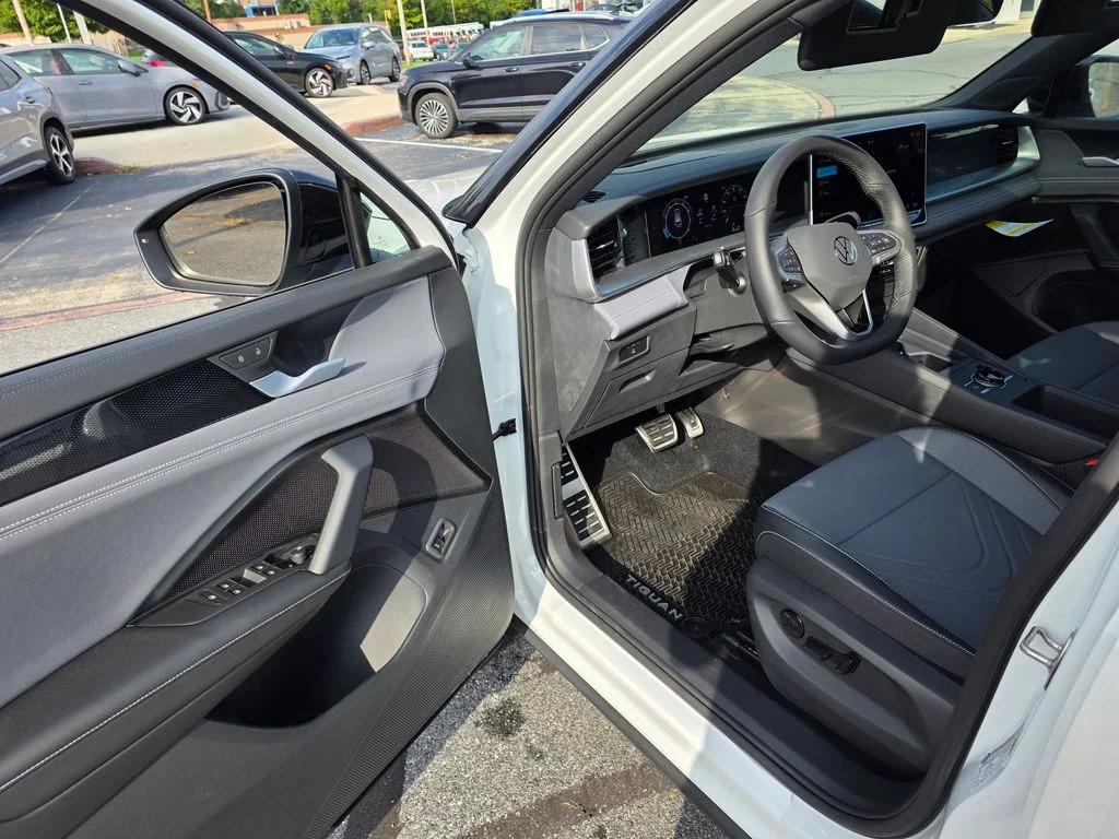 New 2026 Opal White w/Deep Black Roof Volkswagen 2.0T SE R-Line Black image 9