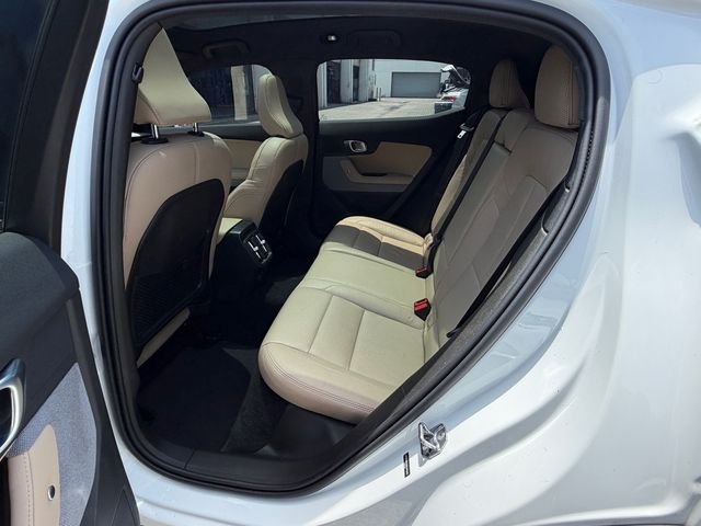 Used 2022 White Polestar Long Range Dual Motor image 12