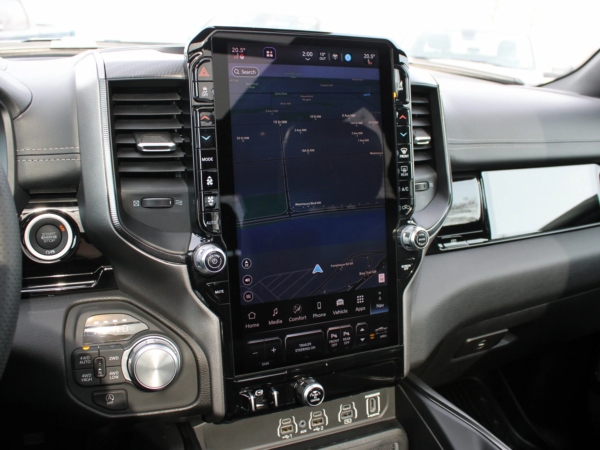Certified Used 2025 White RAM Sport * Twin Turbo | 420 HP | Trailer Tow Group  | Night Edition | Heated Seats | Apple CarPlay image 30