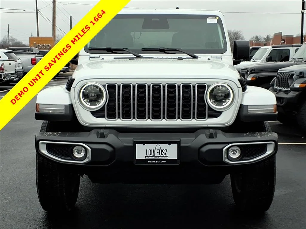 New 2026 Bright White Clear-Coat Exterior Paint Jeep Sahara image 22