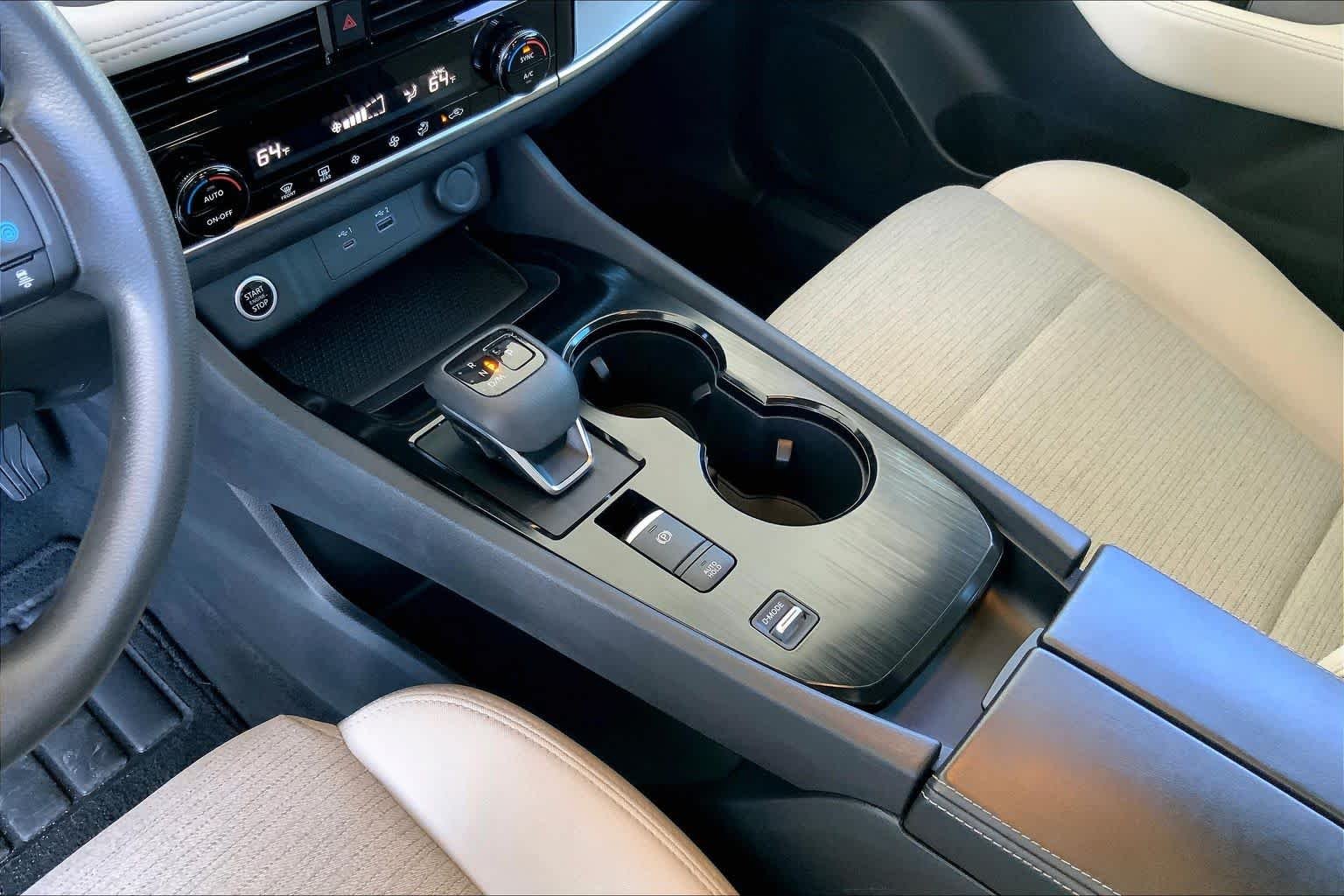 2022 Nissan Rogue SV - Photo 17