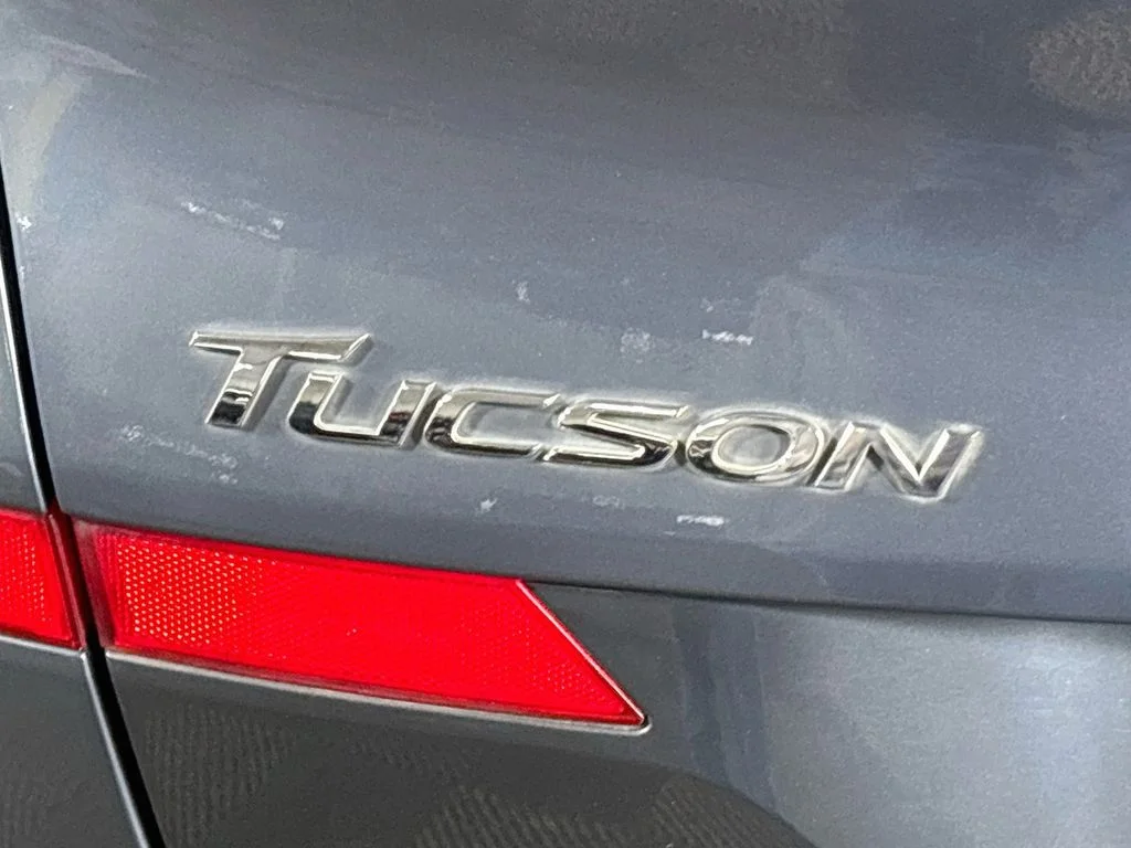 Used 2019 Blue Hyundai SE image 23