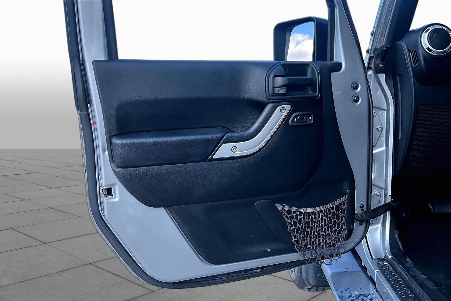 Used 2017 Billet Silver Metallic Clearcoat Jeep Sahara image 22