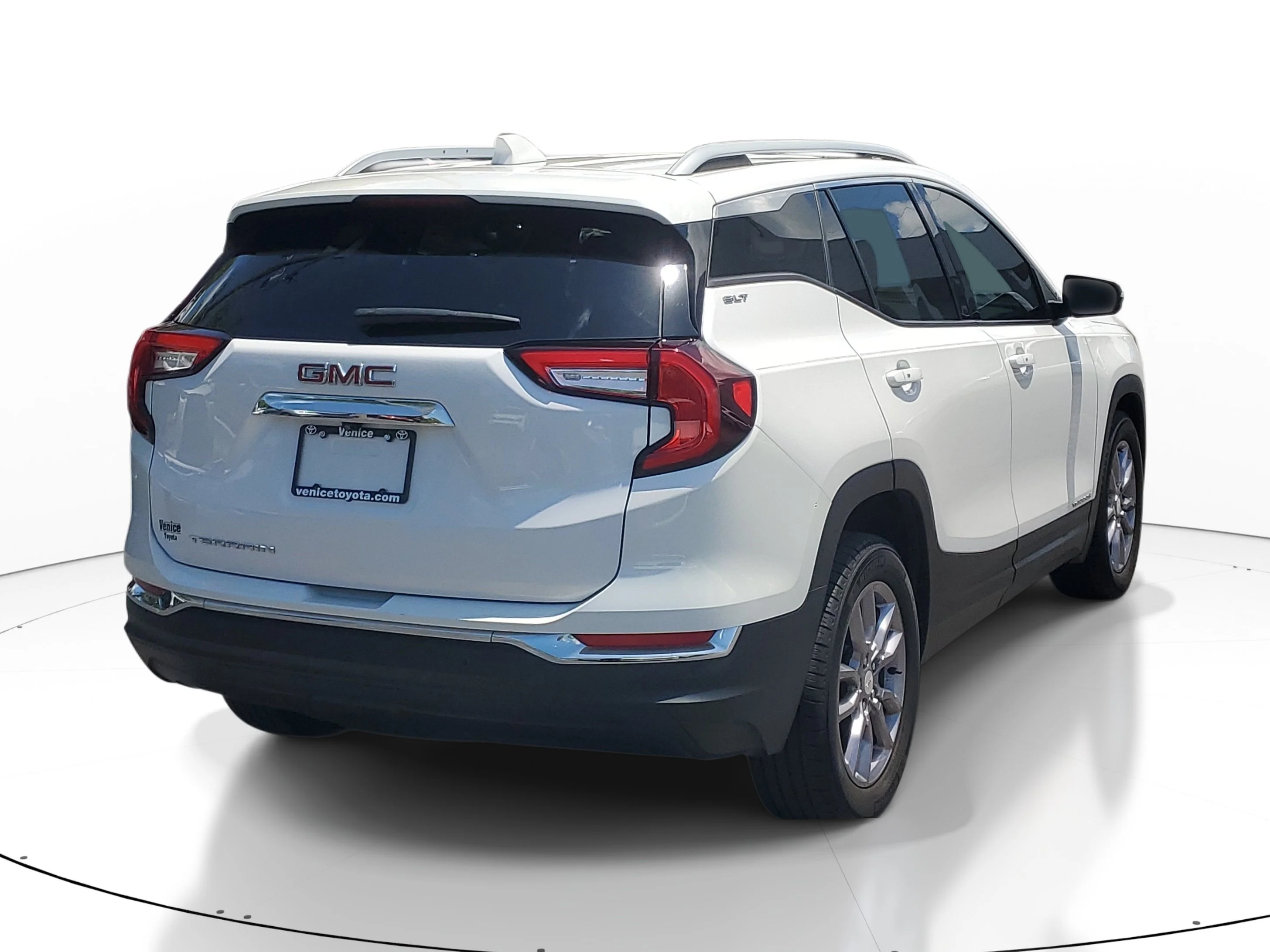 Used 2023 White Frost Tricoat GMC SLT image 6