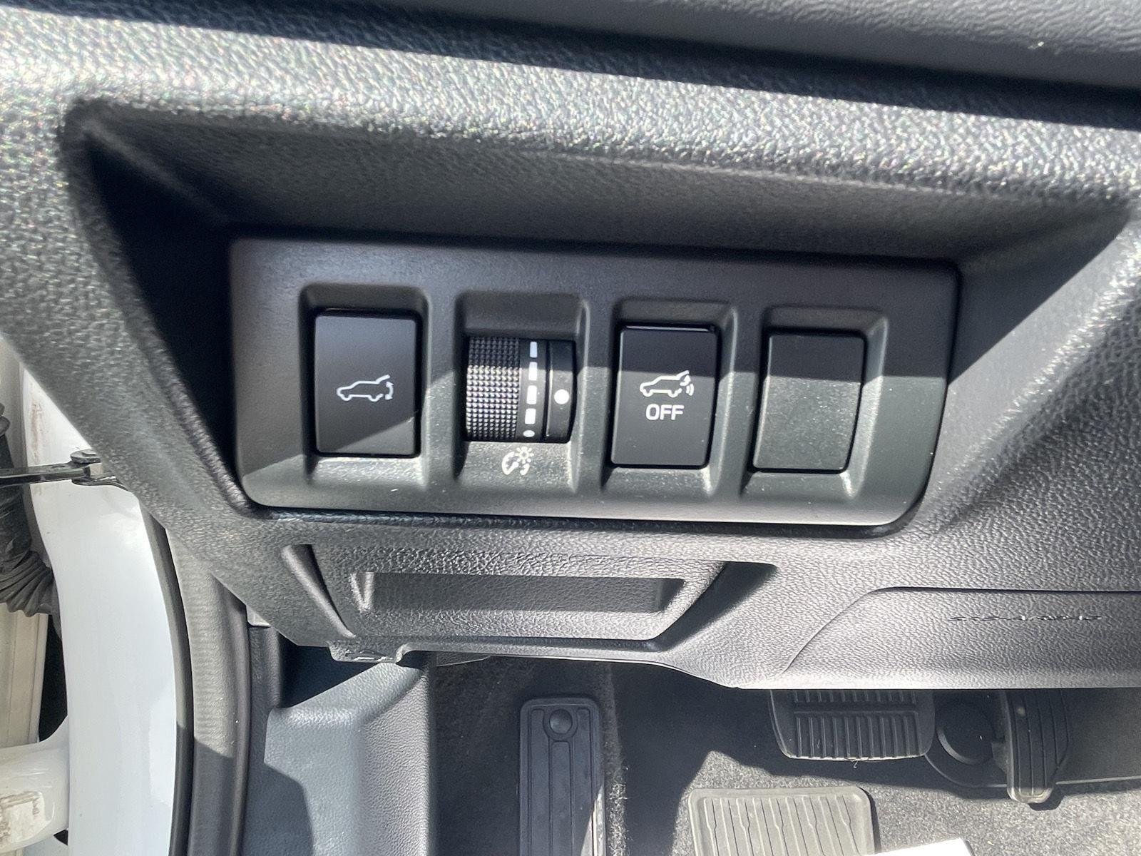 Used 2021 Crystal White Pearl Subaru Onyx Edition XT image 13