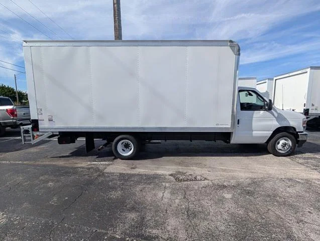 New 2026 Oxford White Ford E-350 SRW image 21