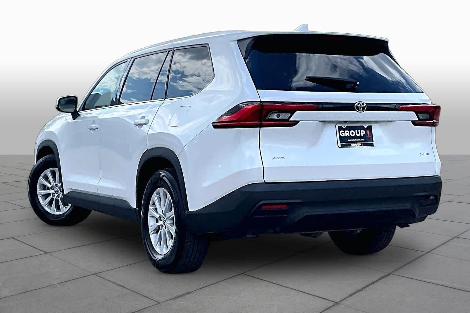 Used 2024 Wind Chill Pearl Toyota XLE image 12