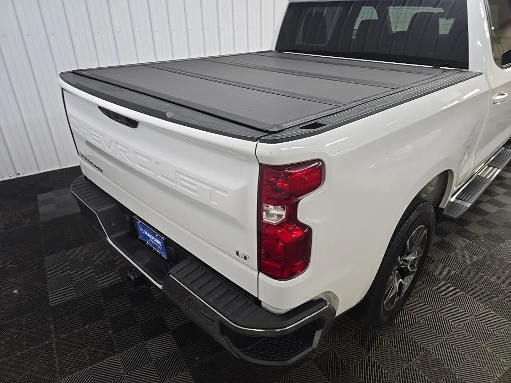 Used 2022 White Chevrolet LT image 11