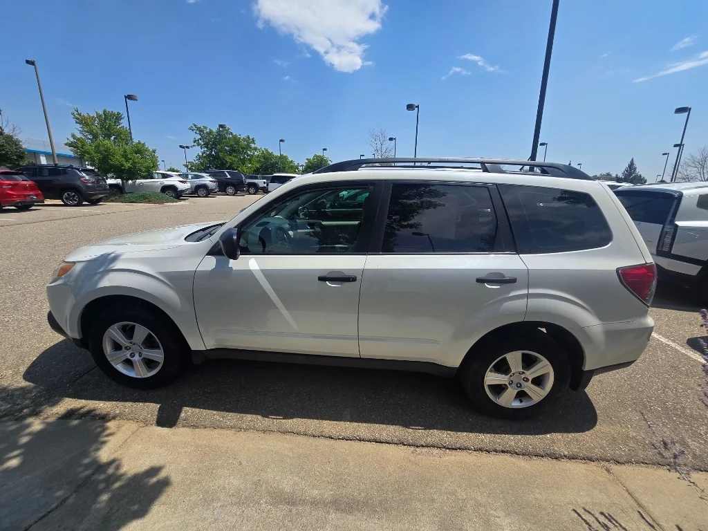 Used 2013 Satin White Pearl Subaru 2.5X image 11