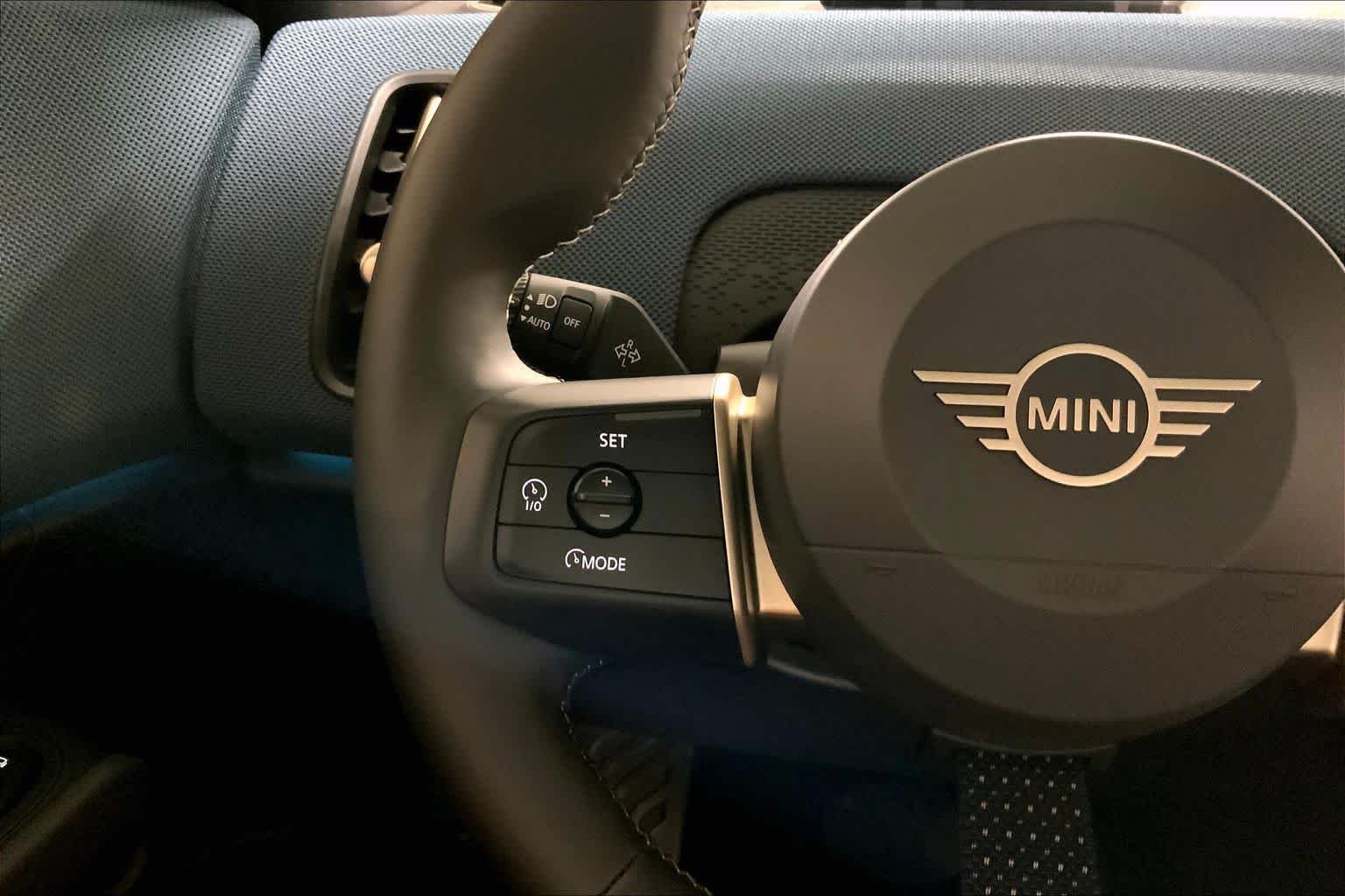Used 2025 British Racing Green IV Metallic MINI S image 23