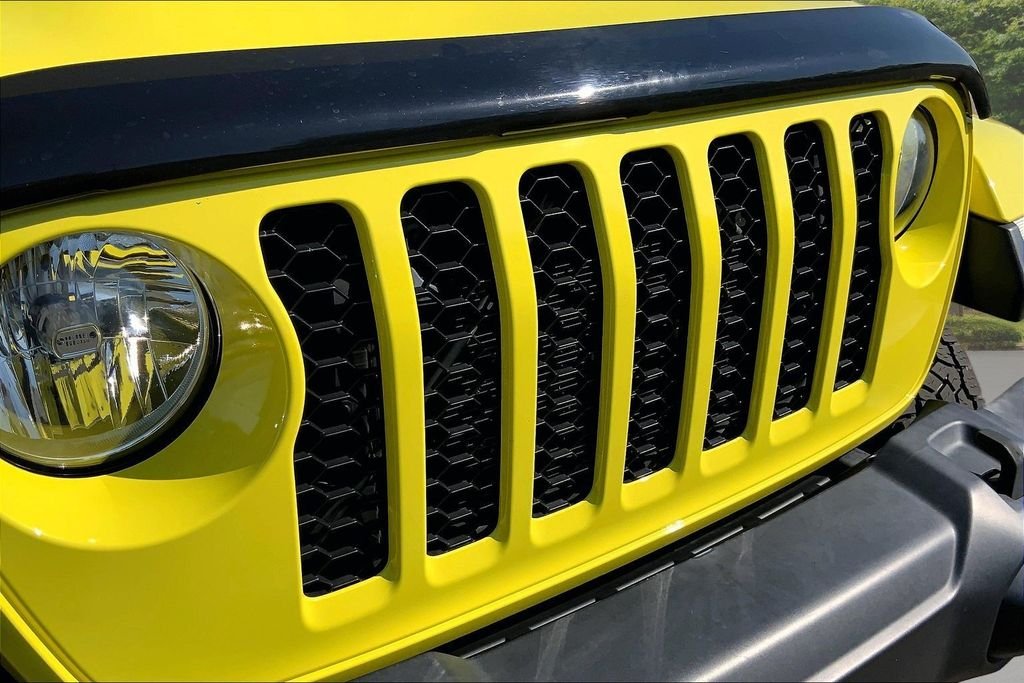 Used 2023 Yellow Jeep Sport S image 32