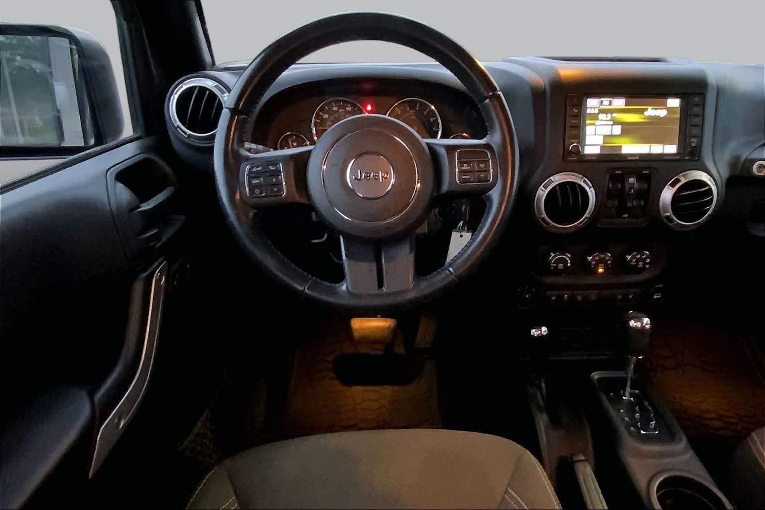 Used 2017 Granite Crystal Met. Clear Coat Jeep Sahara image 6