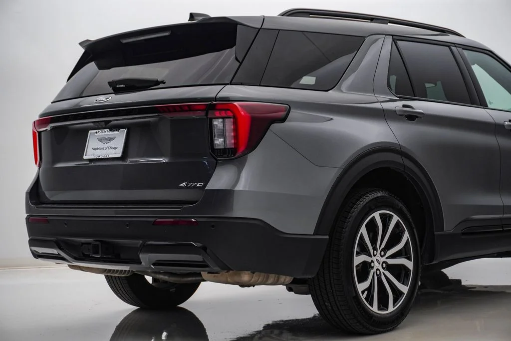 Used 2025 Gray Metallic Ford ST-Line image 12
