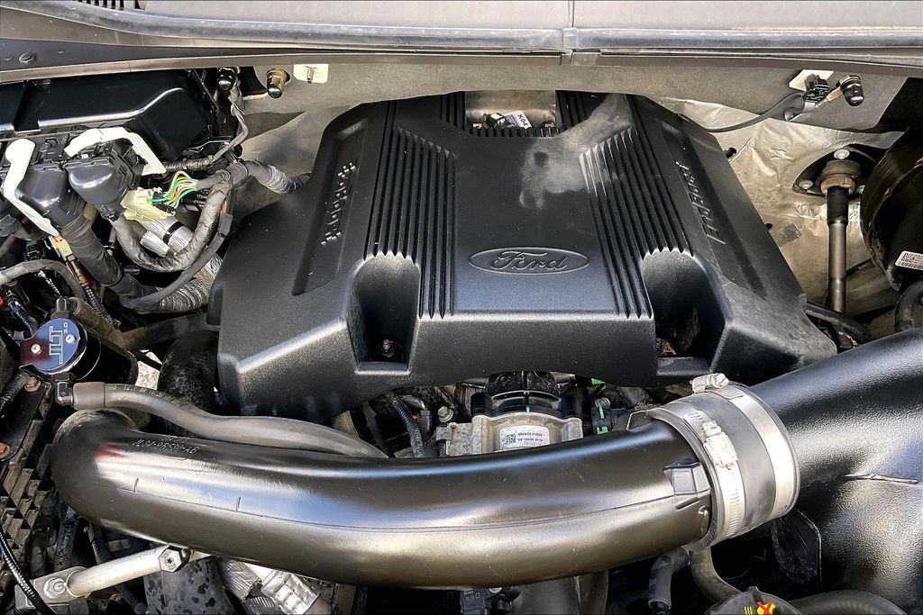 Used 2020 Magnetic Metallic Ford Lariat image 32