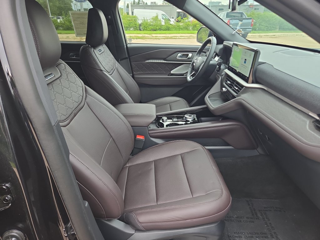 New 2026 Agate Black Metallic Ford Platinum™ image 18
