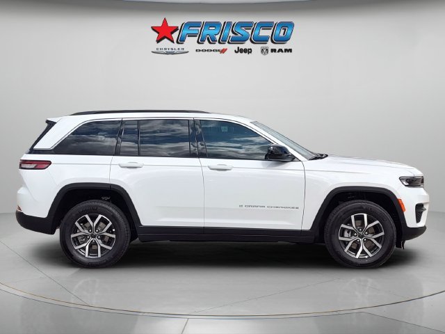 New 2027 Bright White Clear-Coat Paint Jeep Laredo image 8