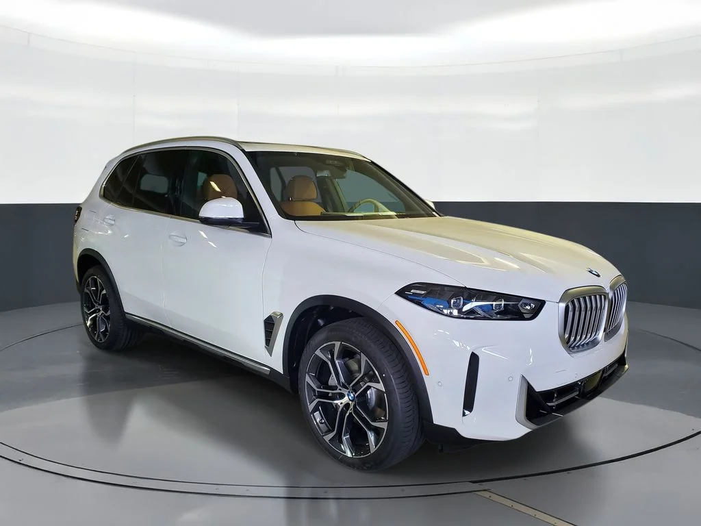 Used 2026 White BMW sDrive40i image 2