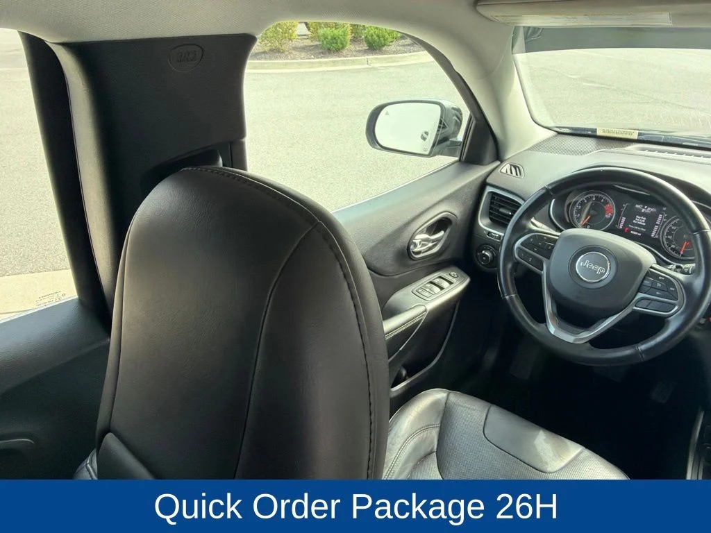 Certified Used 2021 Diamond Black Jeep Latitude Lux image 15