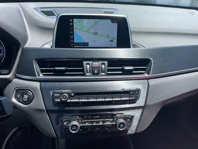 Used 2019 White BMW sDrive28i image 8