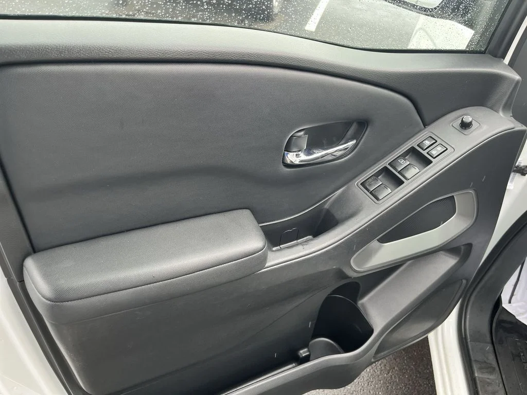 Used 2022 White Nissan SV image 13