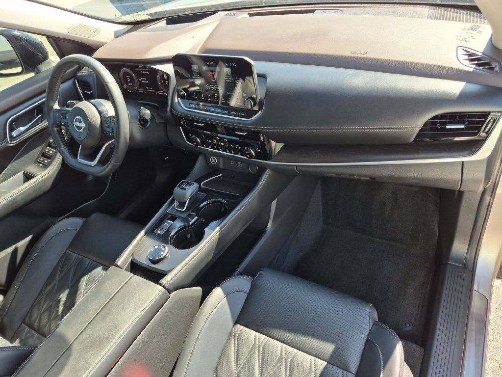 Used 2022 Gold Nissan Platinum image 30