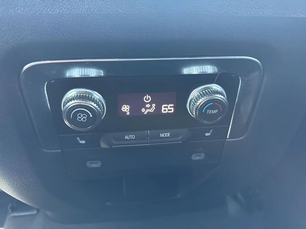 Used 2023 White GMC AT4 image 14
