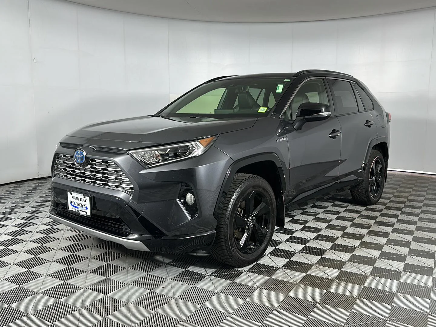 Used 2019 Magnetic Gray Metallic w/Black Roof Toyota XSE image 3
